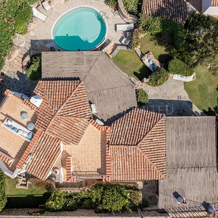 Coro E Mari Loiri Porto San Paolo